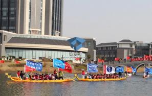 上海海洋大学明湖龙舟比赛湖面