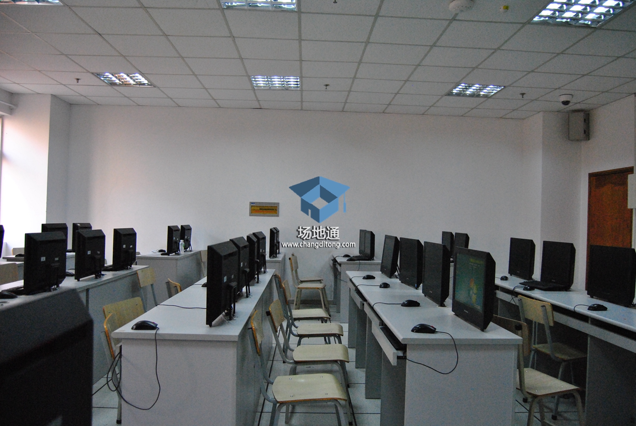 上海东海职业技术学院机房教室