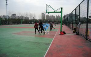 上海外国语大学松江校区室外篮球场